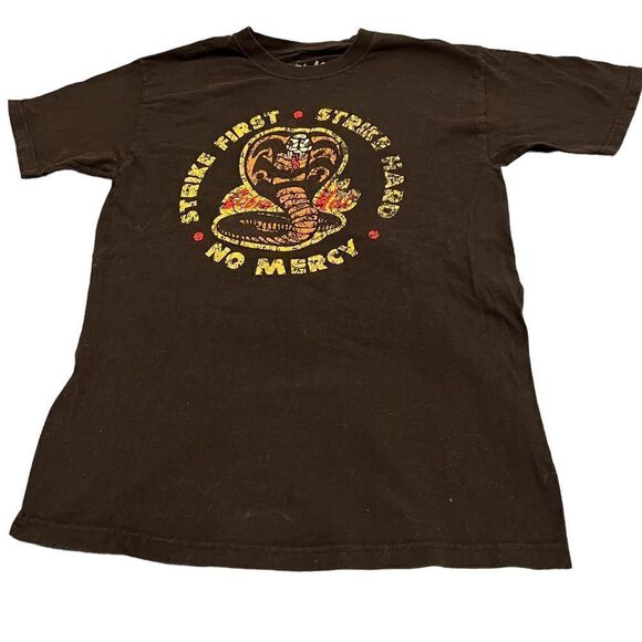 COBRA KAI Medium T Shirt STRIKE FIRST STRIKE HARD. - Picture 1 of 4